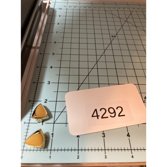 Vintage Clip On Earrings Artsy Triangle Gold Tone Peach Stone Statement Costume - Picture 4 of 7